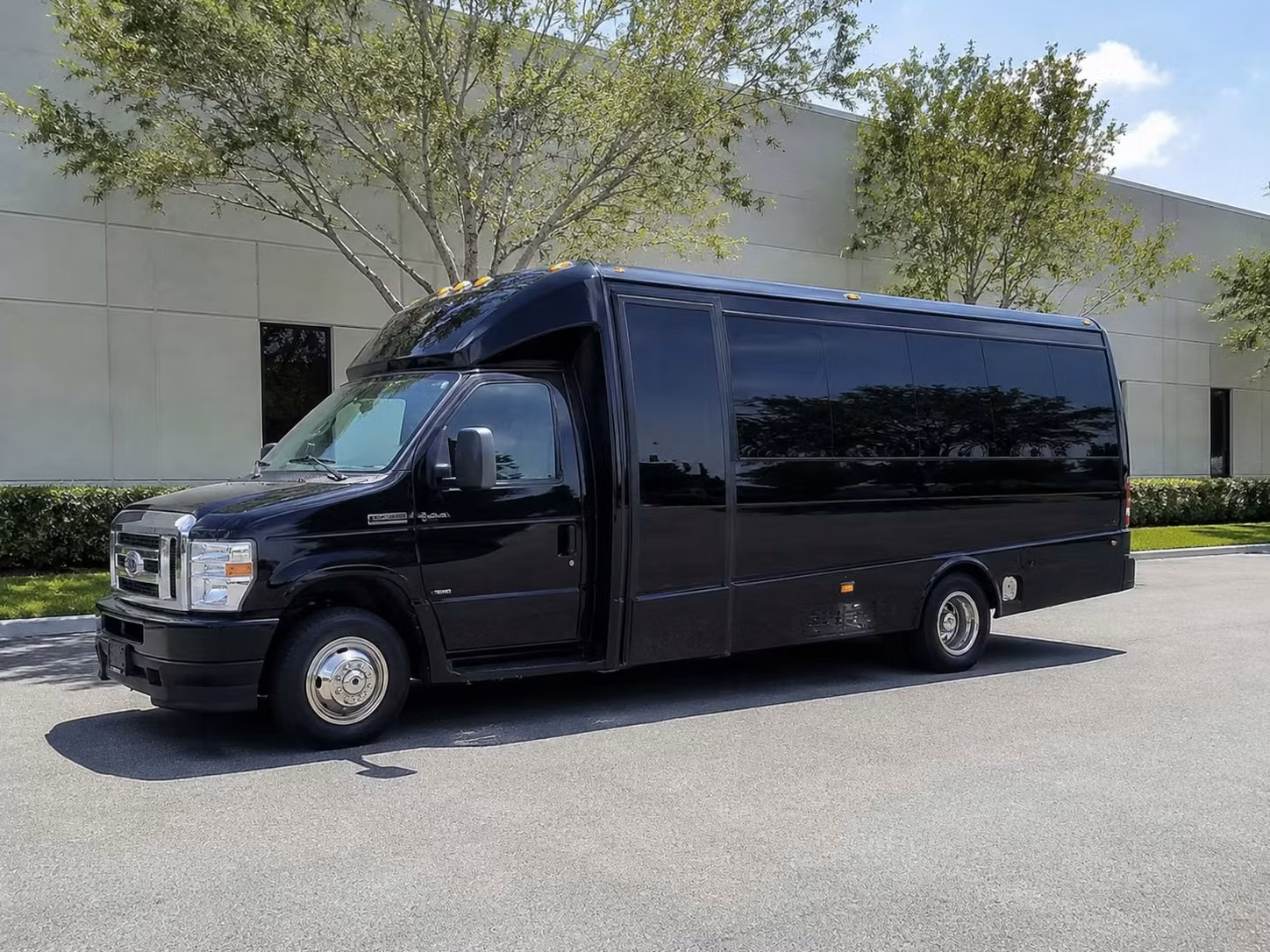 rohnert park 15 passenger minibus rental