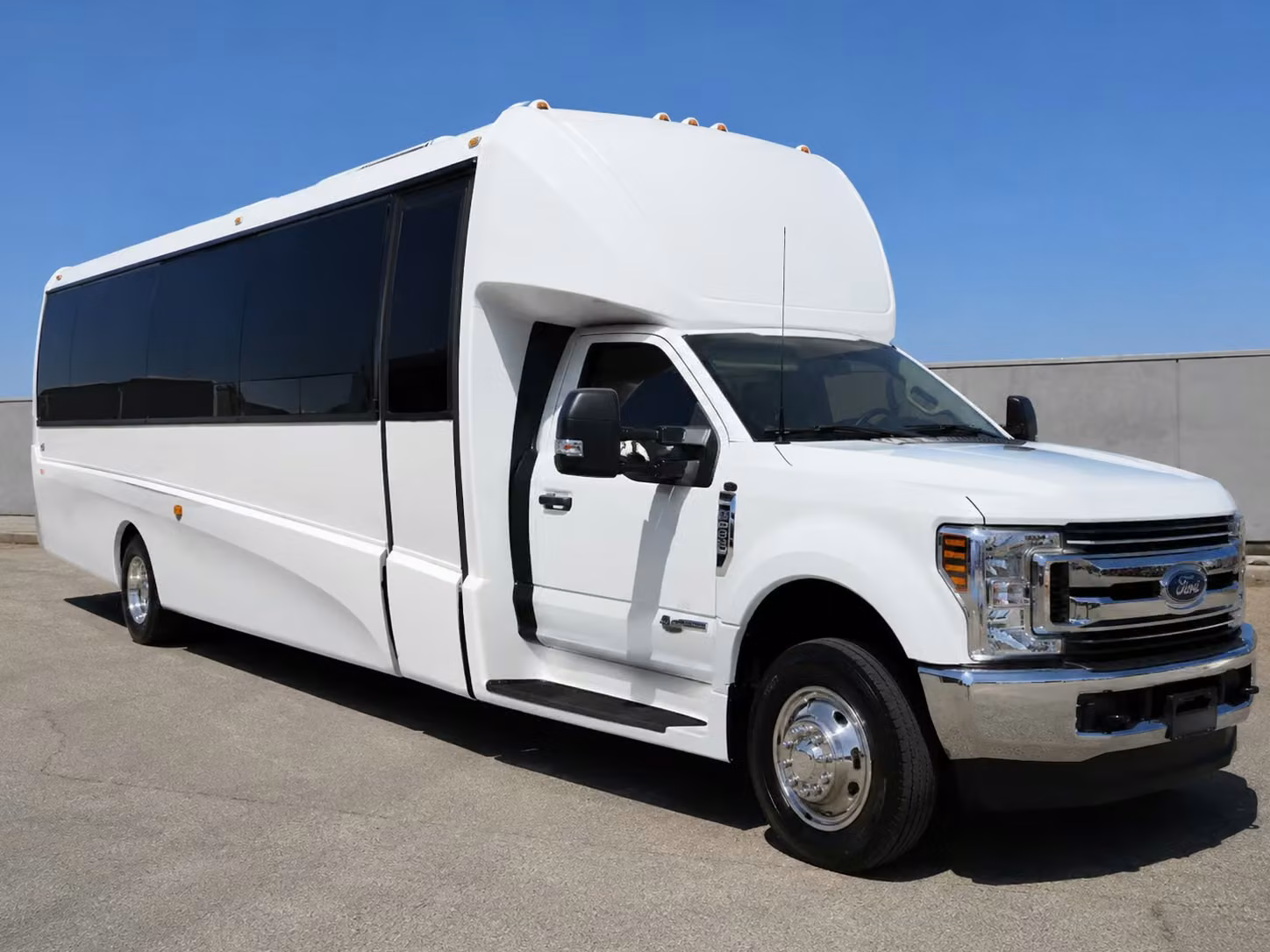 rohnert park 20 passenger minibus rental