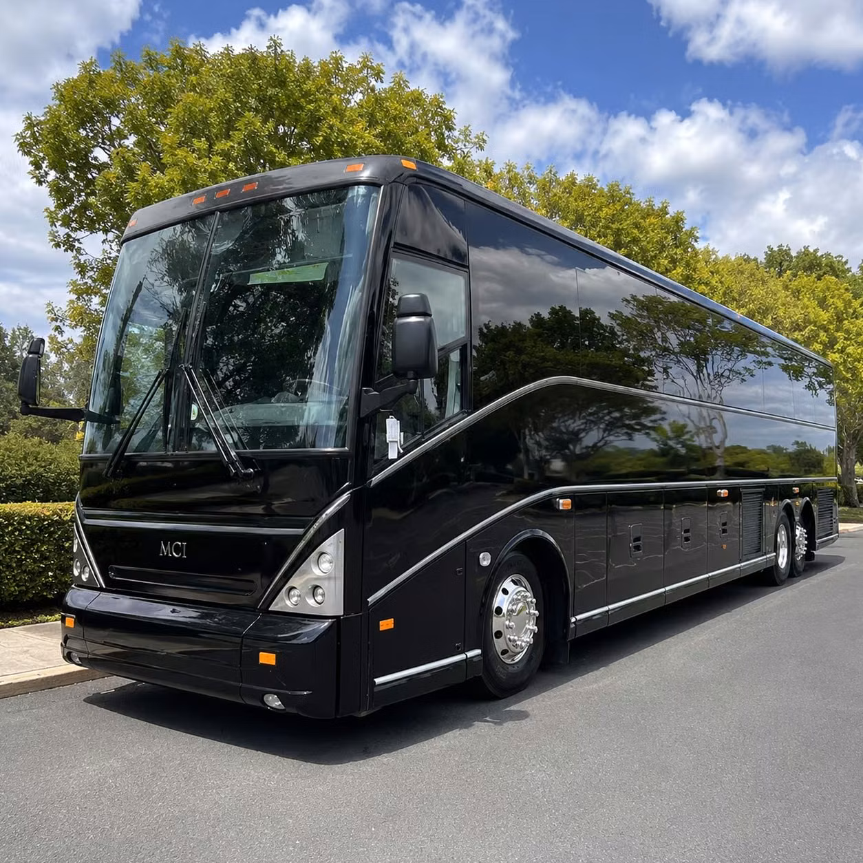 rohnert park employee shuttle services for daily commuters and campus teams